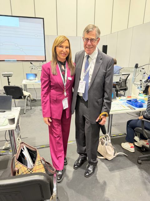 Dr. Magda Rau - ESCRS Congress – London Dr. Magda Rau - ESCRS Congress – London